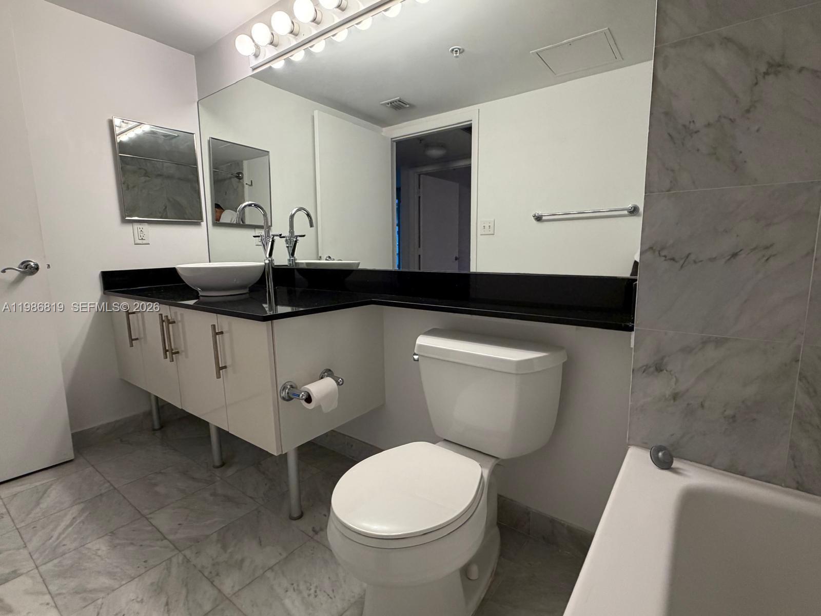 image Brickell on the River North10