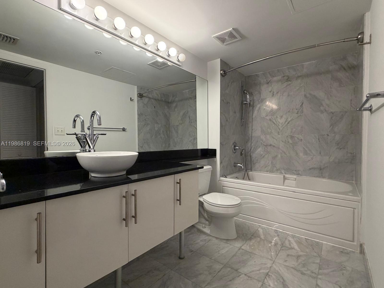 image Brickell on the River North11