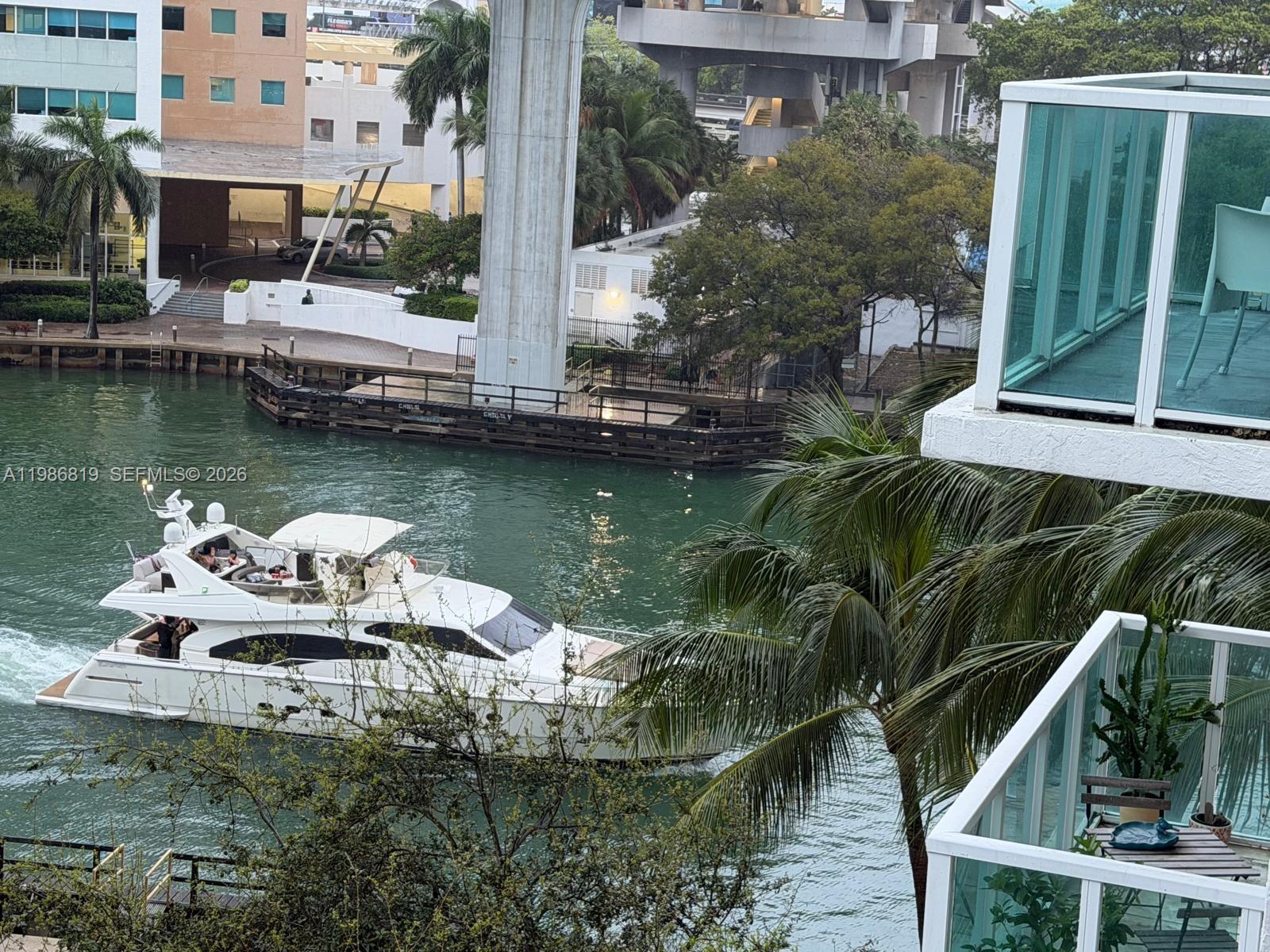 image Brickell on the River North14