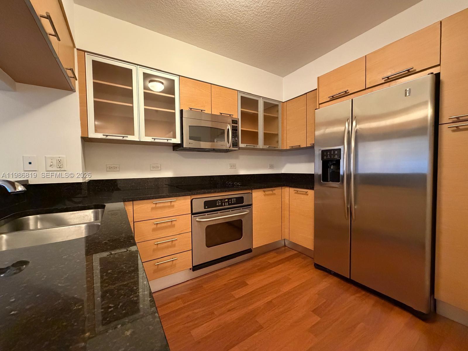 image Brickell on the River North1