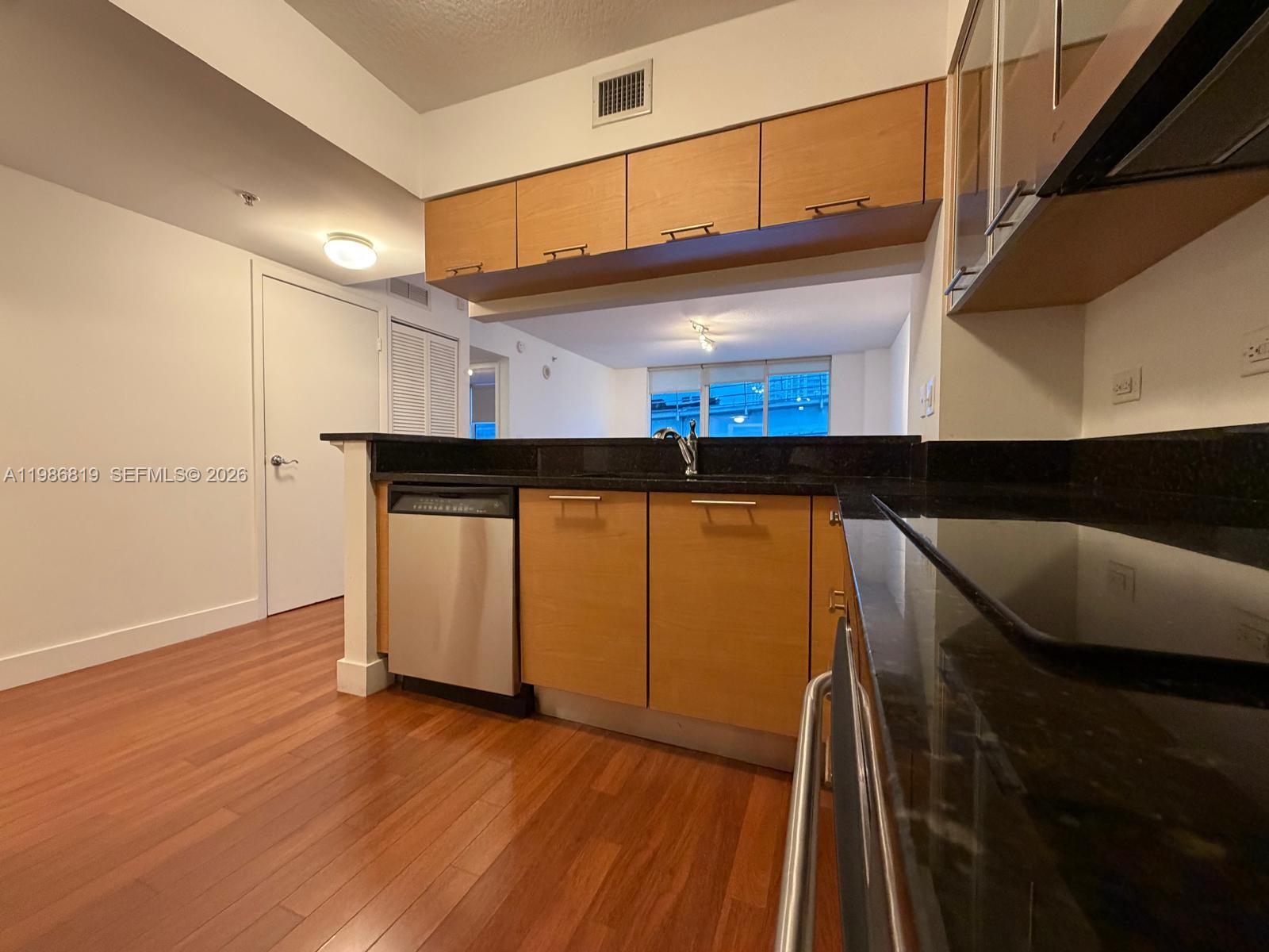 image Brickell on the River North4