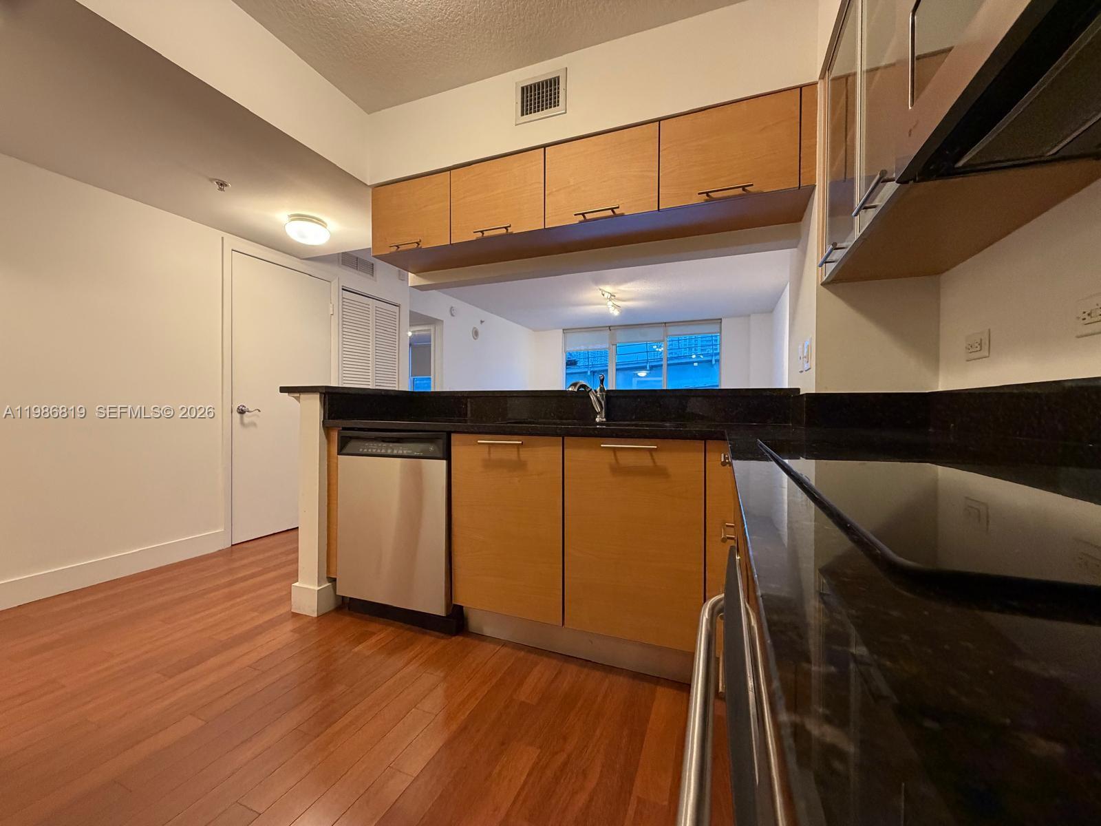 image Brickell on the River North5