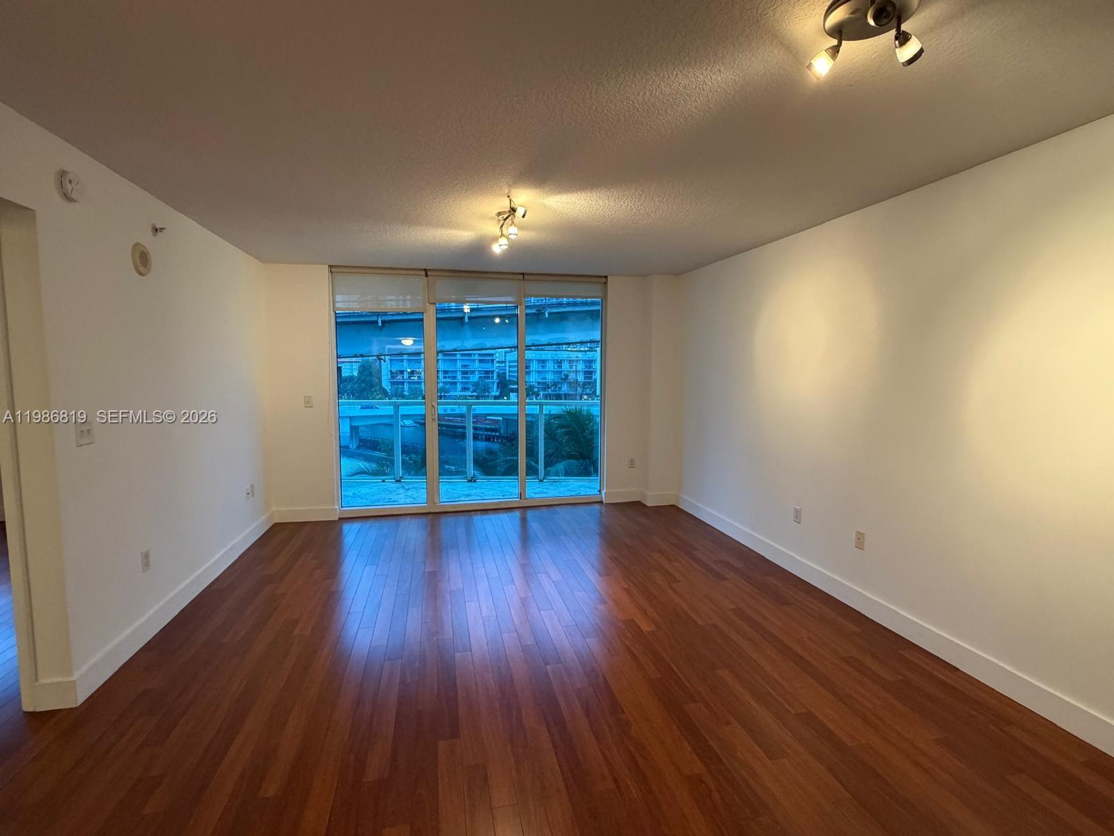 image Brickell on the River North8