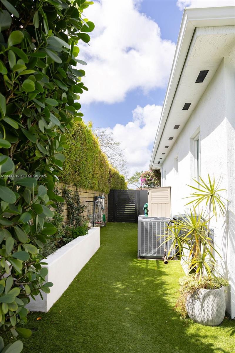 3205 SW 68th Ave Miami, FL 33155