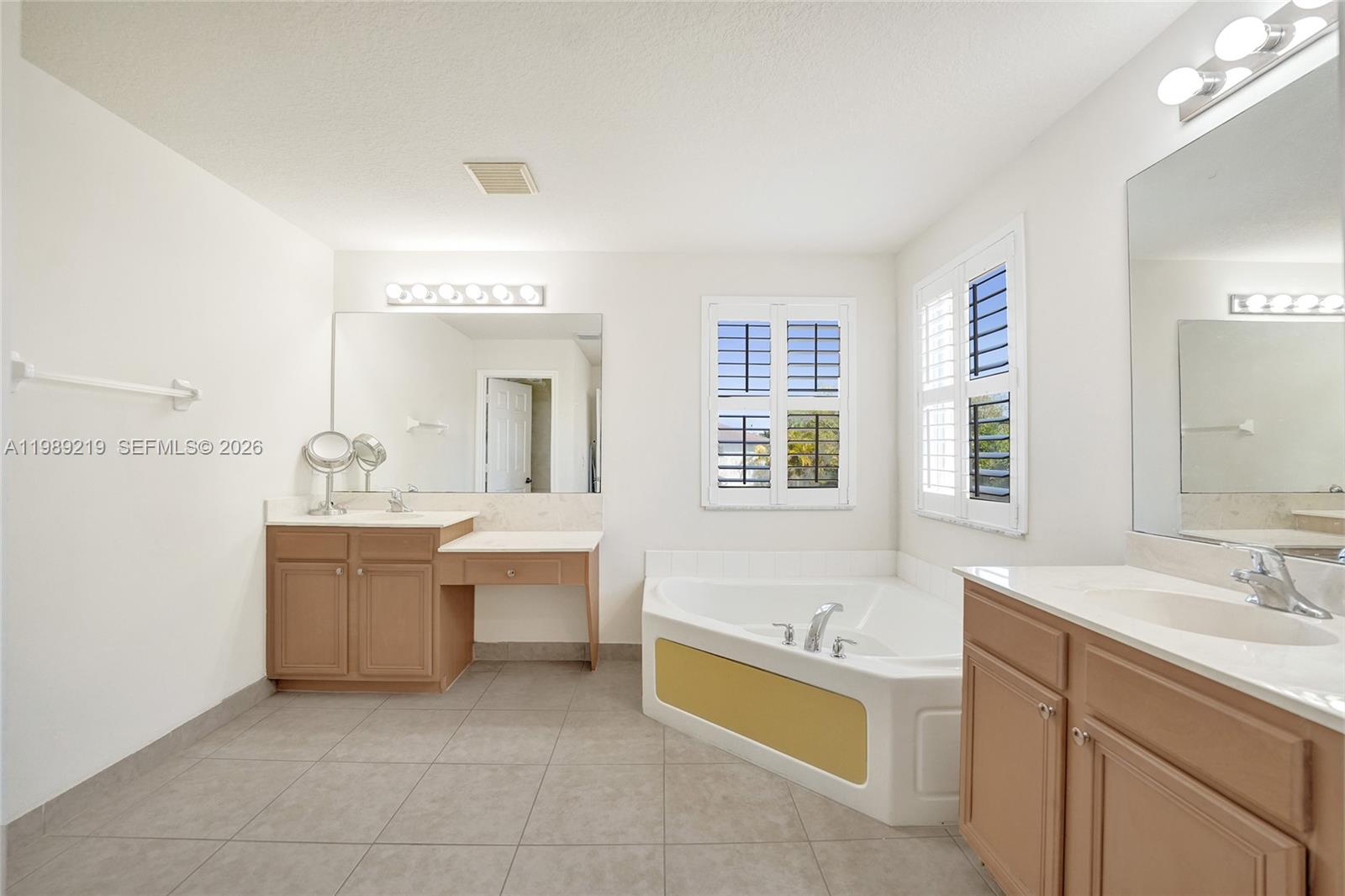 3936 Cascade Ter Weston, FL 33332