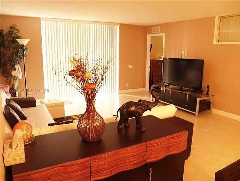 1865 S Ocean Dr #2B Hallandale Beach, FL 33009