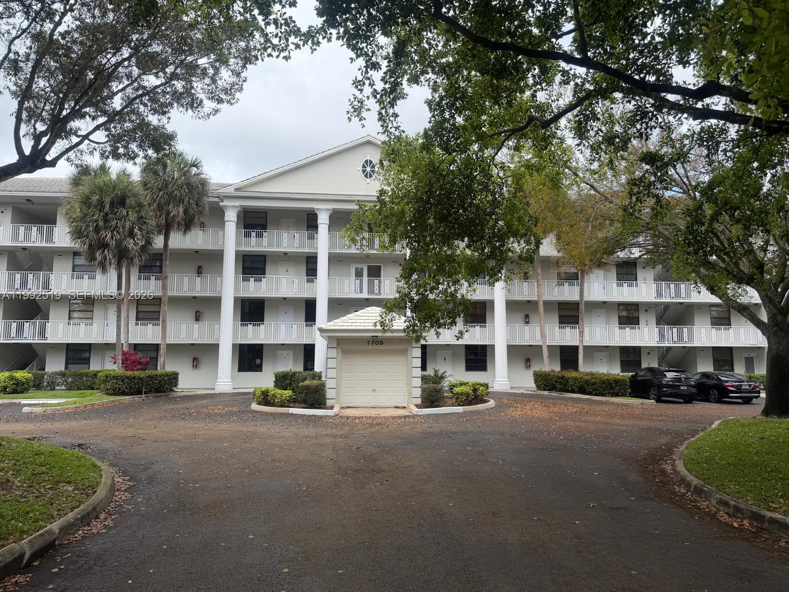 1709 Whitehall Dr #103 Davie, FL 33324