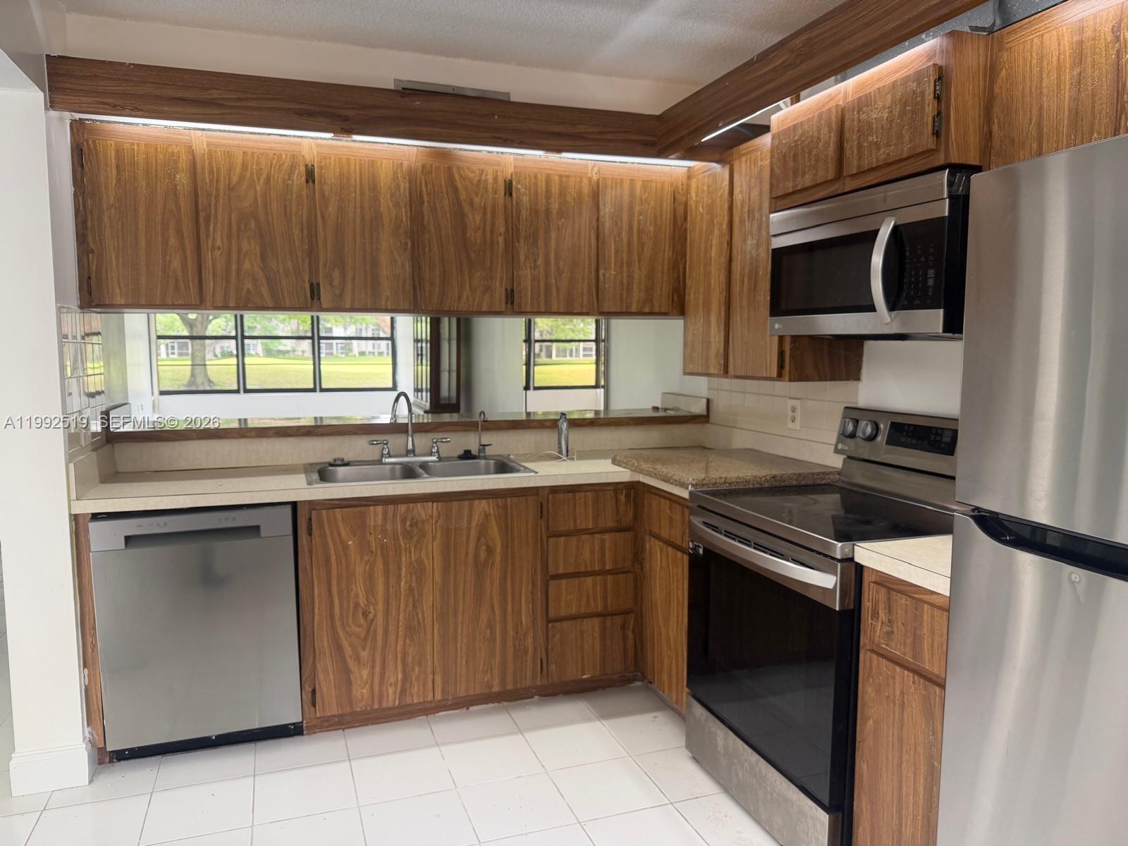 1709 Whitehall Dr #103 Davie, FL 33324