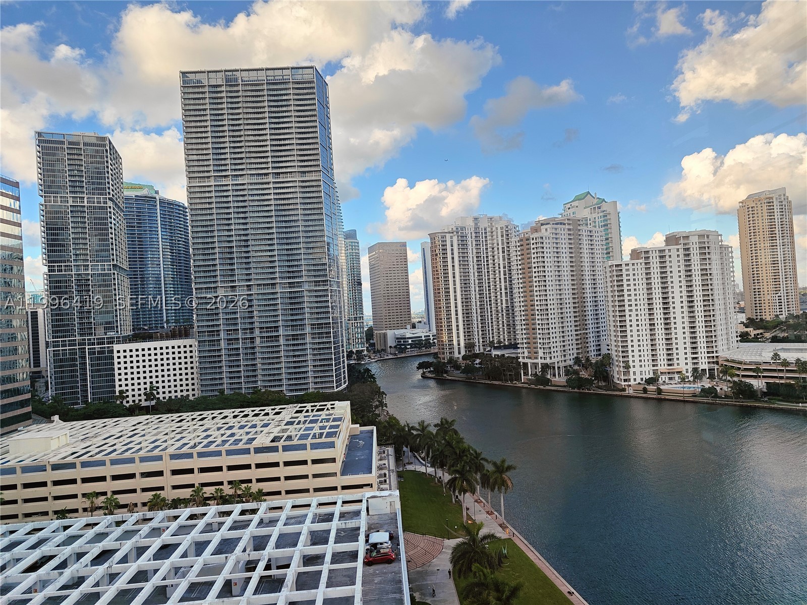 image FOUR AMBASSADORS CONDO3