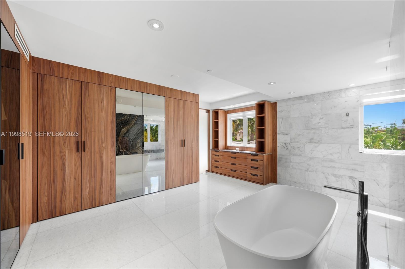 215 Palm Ave Miami Beach, FL 33139