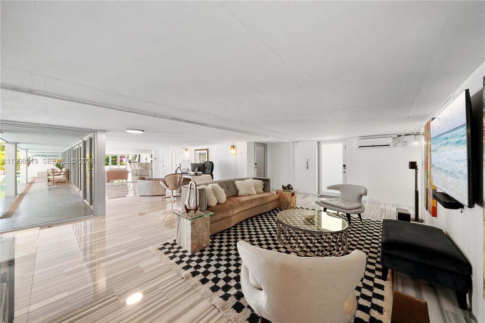 215 Palm Ave Miami Beach, FL 33139