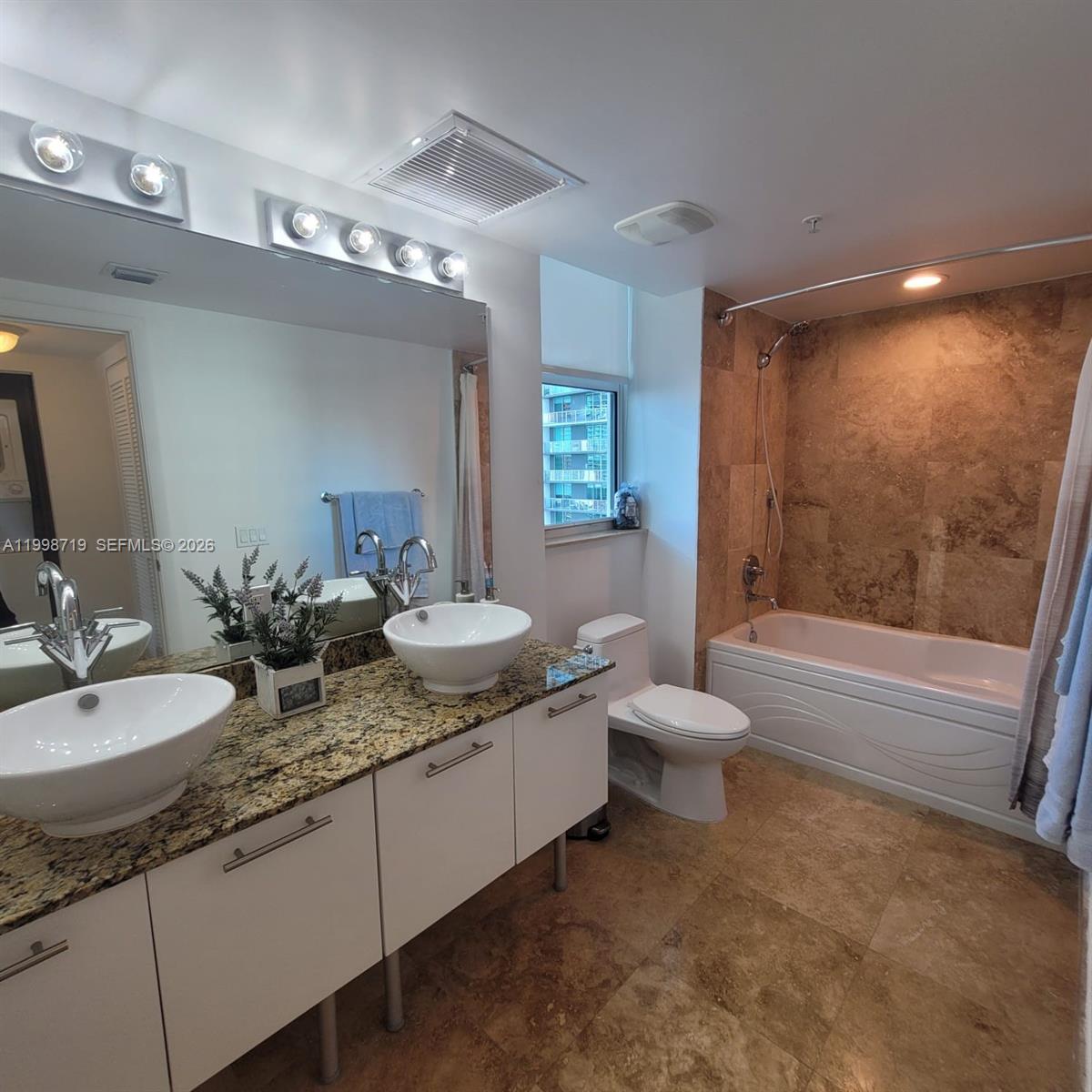 image Brickell on the River South9