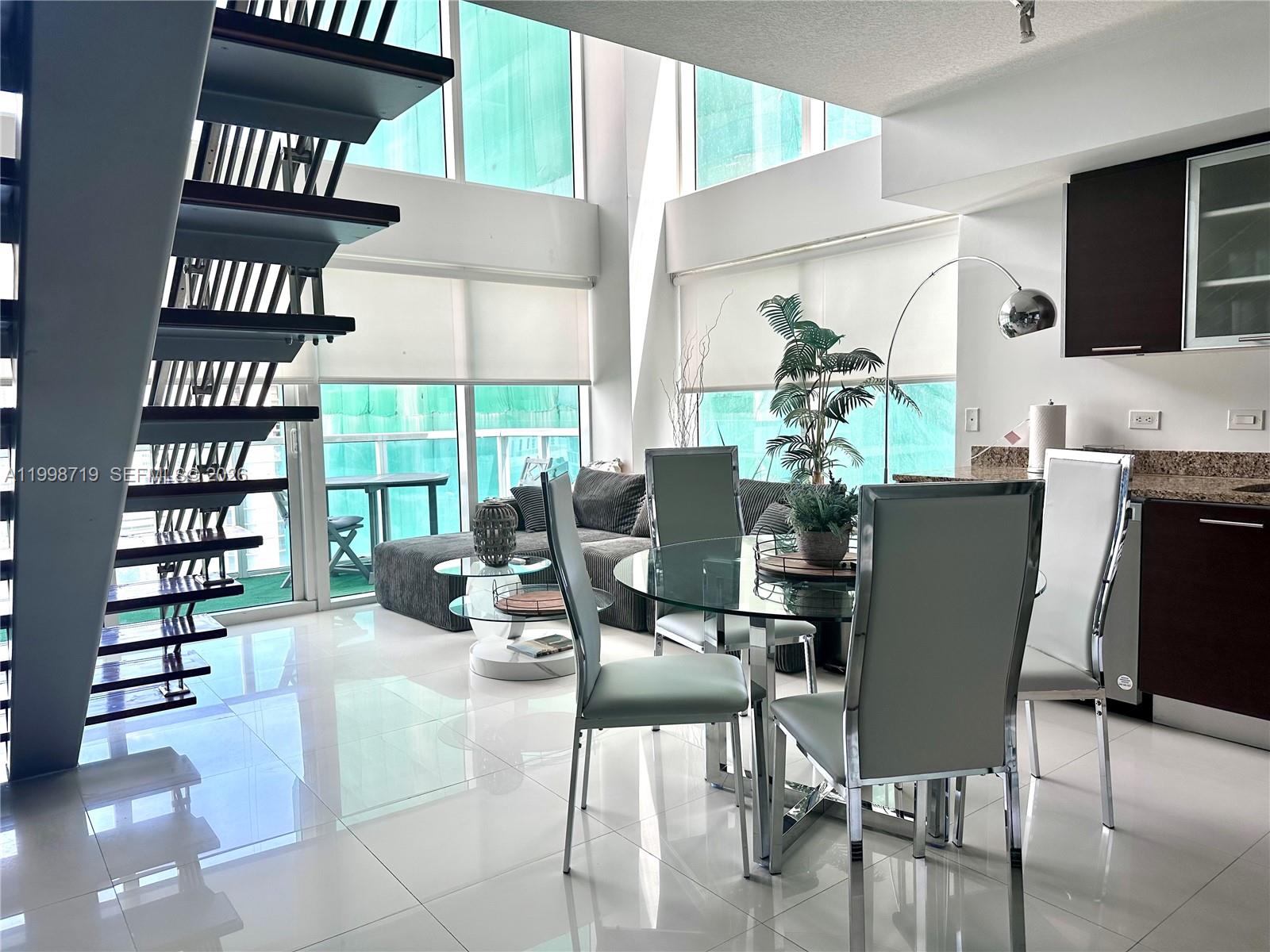 image Brickell on the River South3