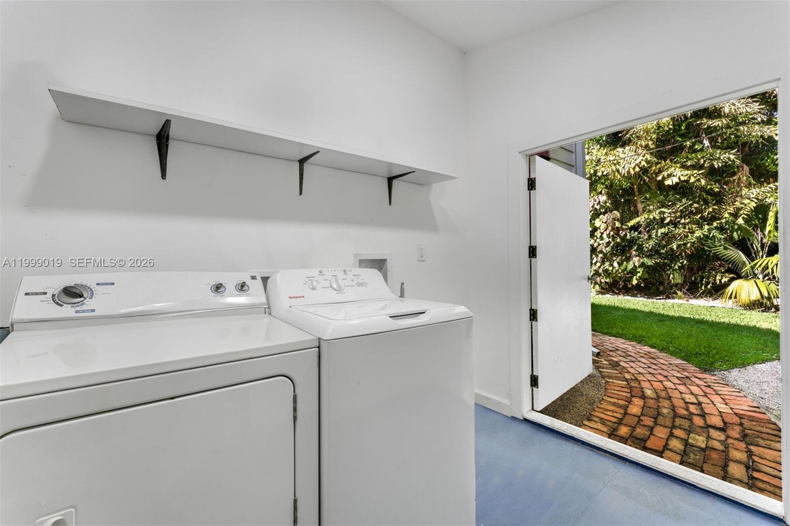 3951 Park Dr Miami, FL 33133