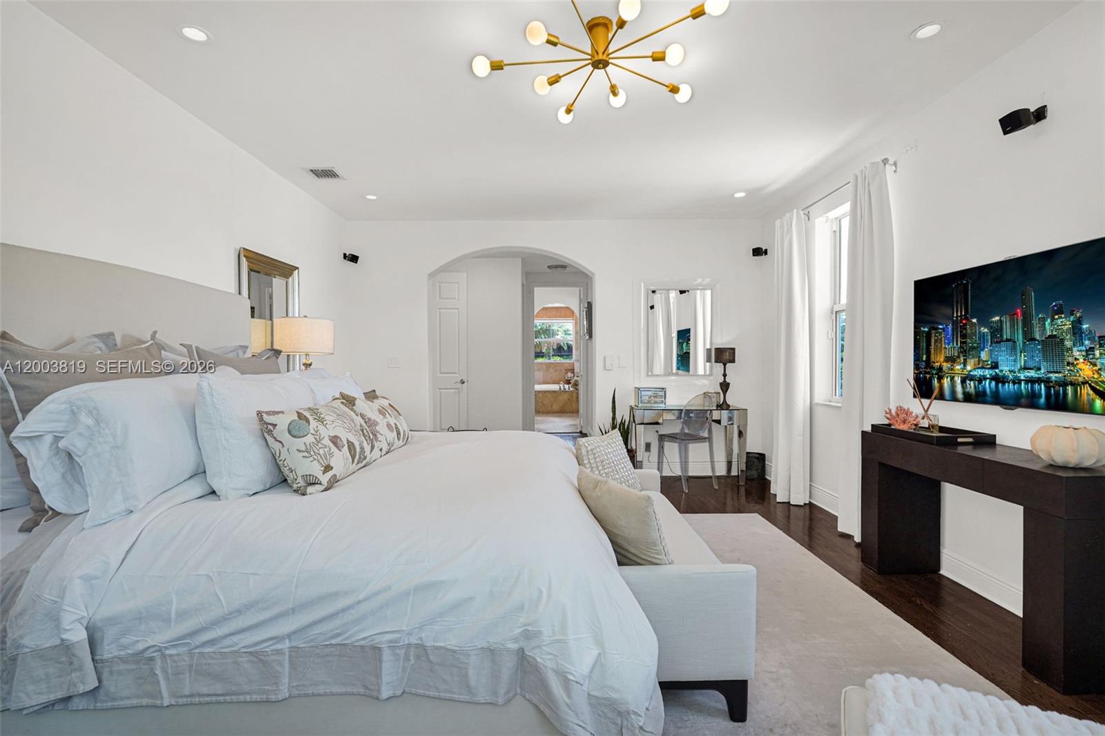 2143 N Bay Rd Miami Beach, FL 33140