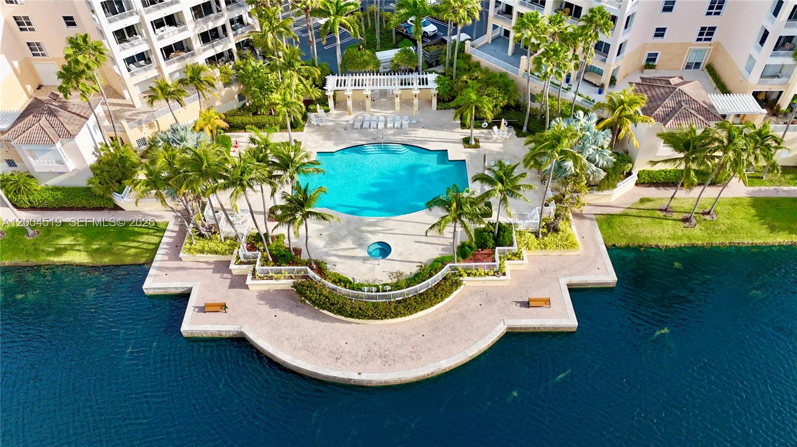 719 Crandon Blvd #310 Key Biscayne, FL 33149