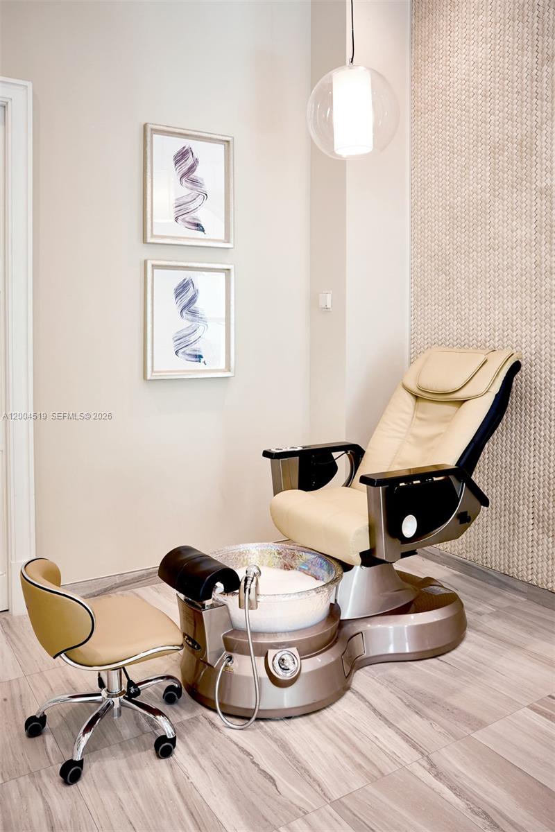 719 Crandon Blvd #310 Key Biscayne, FL 33149