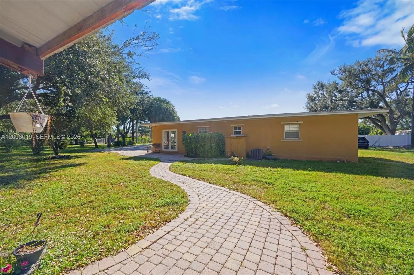 4001 SW 73rd Ave Davie, FL 33314