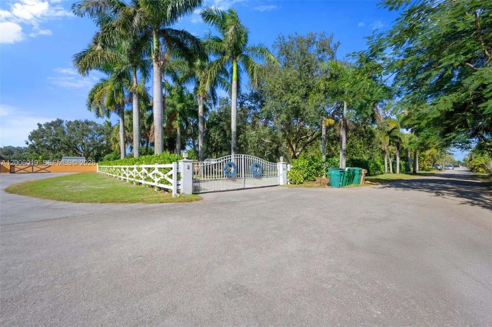 4001 SW 73rd Ave Davie, FL 33314