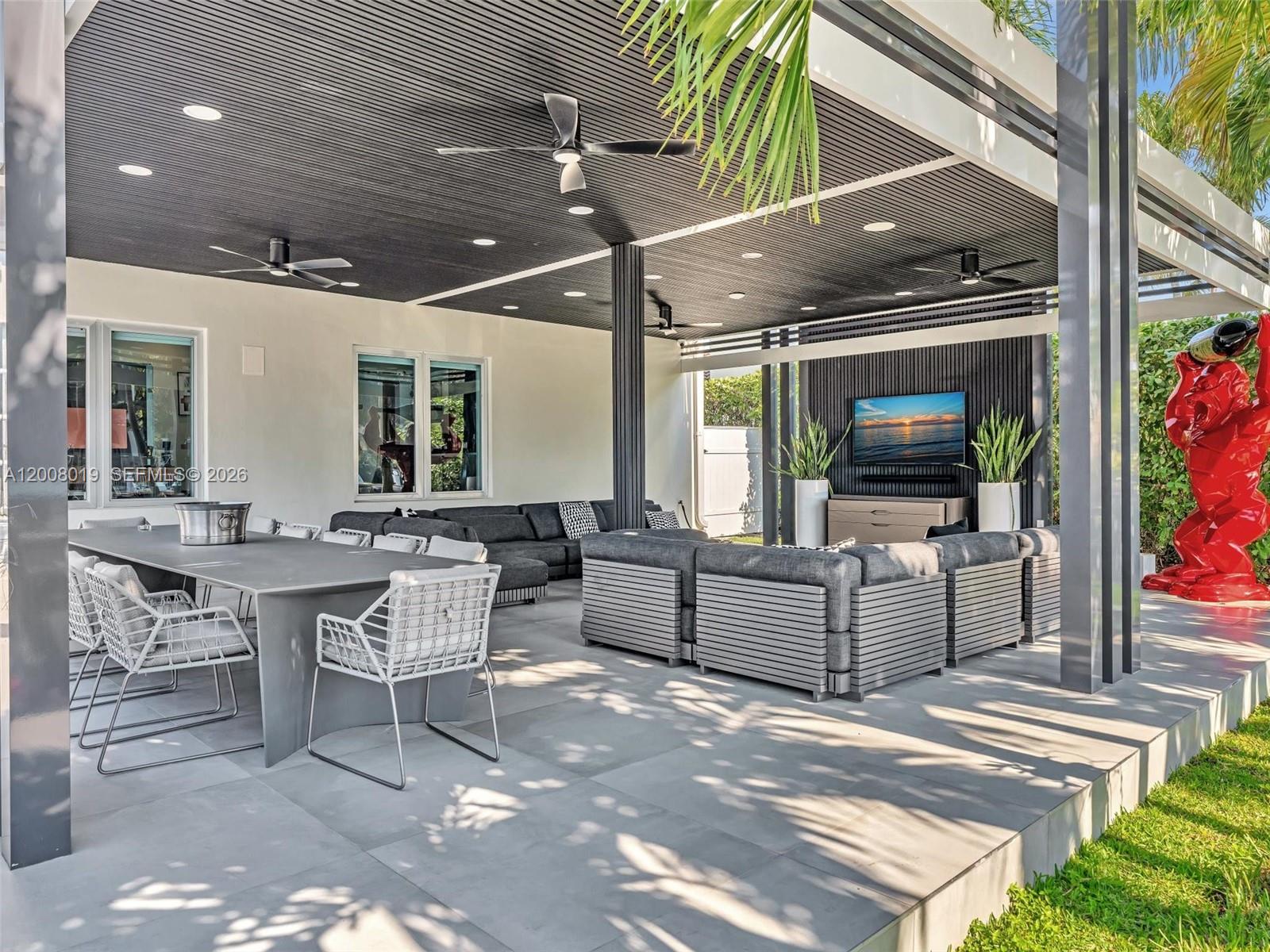 307 Holiday Dr Hallandale Beach, FL 33009