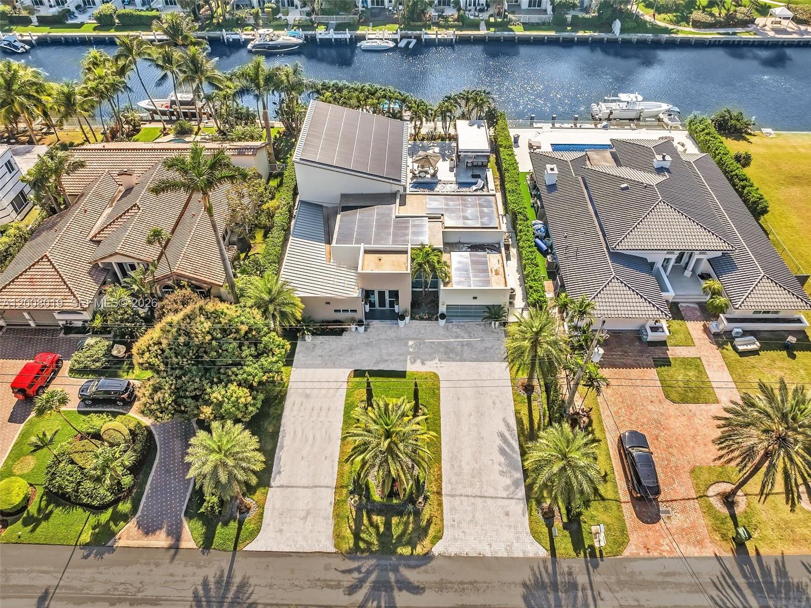 307 Holiday Dr Hallandale Beach, FL 33009