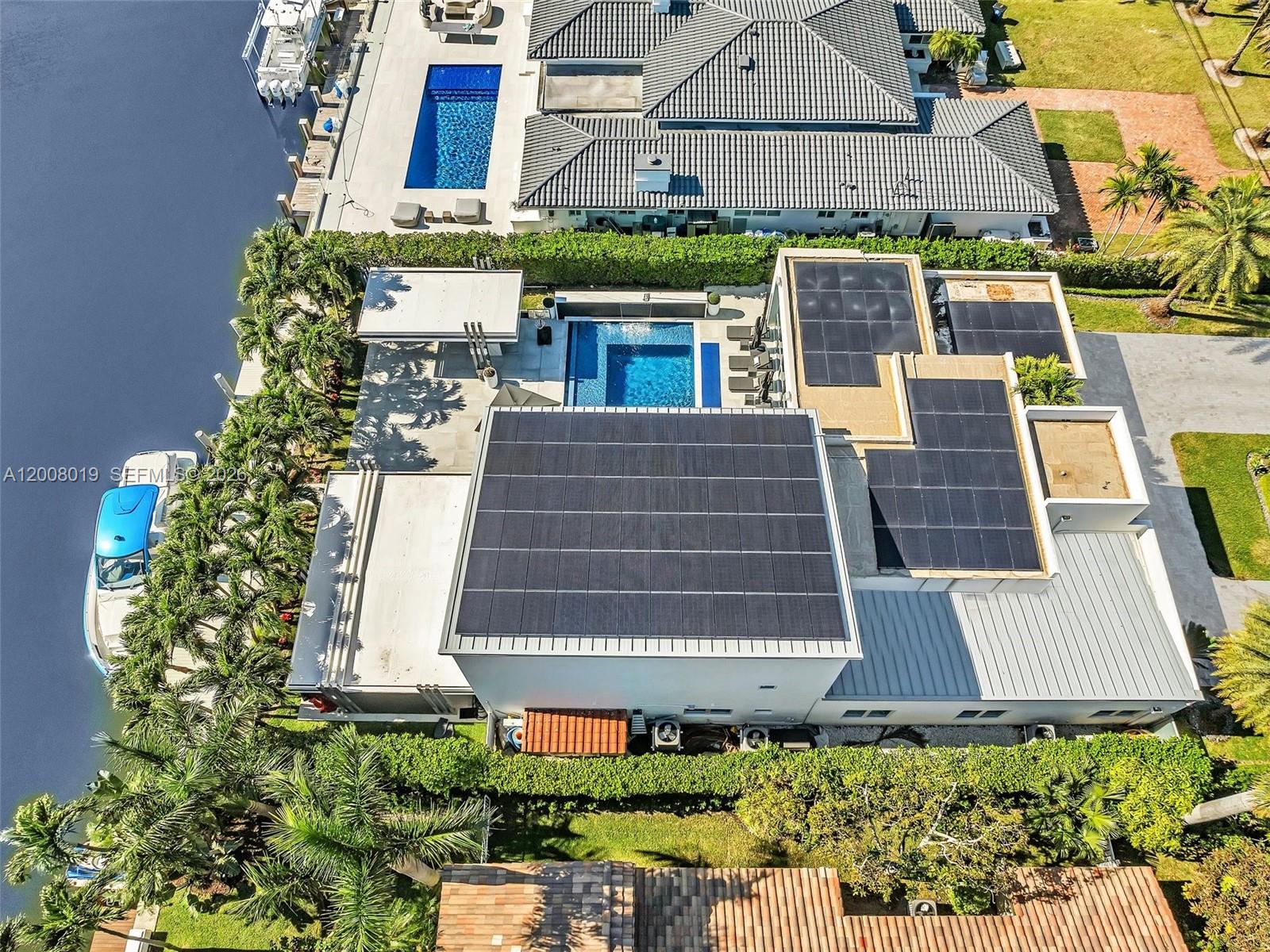 307 Holiday Dr Hallandale Beach, FL 33009