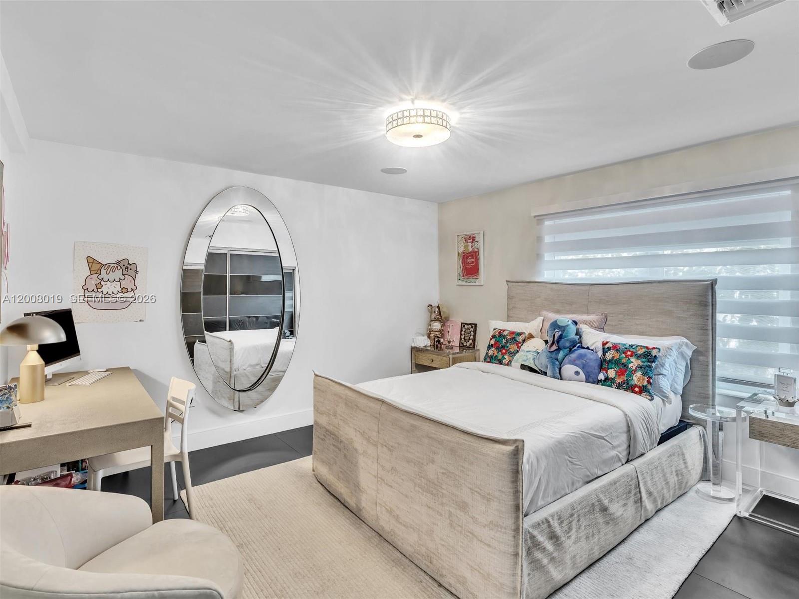 307 Holiday Dr Hallandale Beach, FL 33009