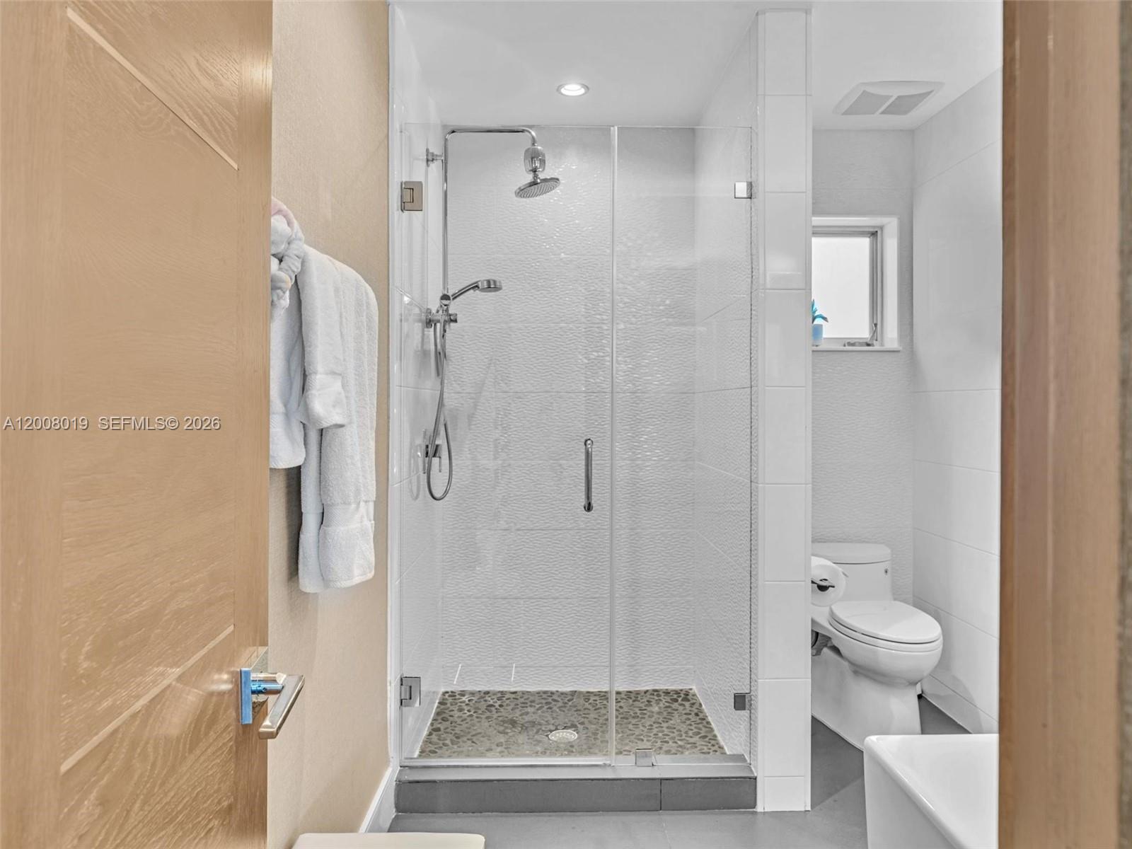 307 Holiday Dr Hallandale Beach, FL 33009