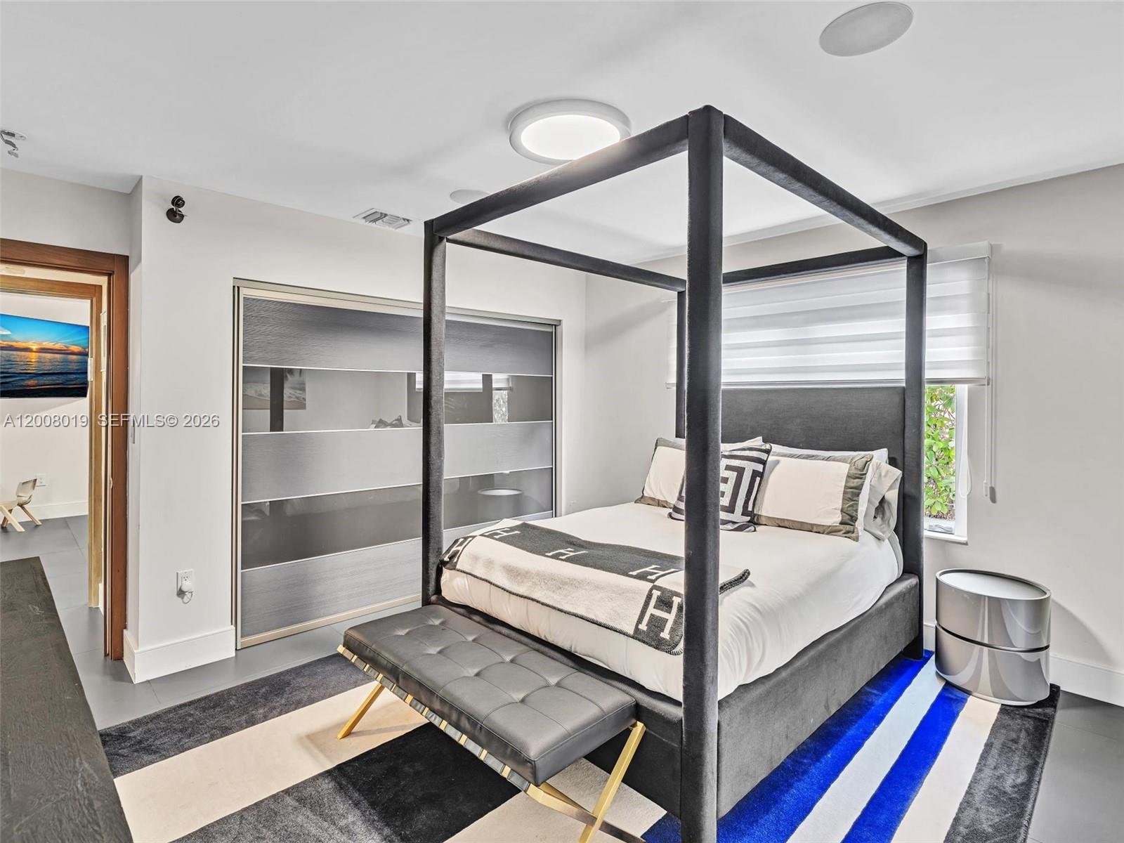 307 Holiday Dr Hallandale Beach, FL 33009