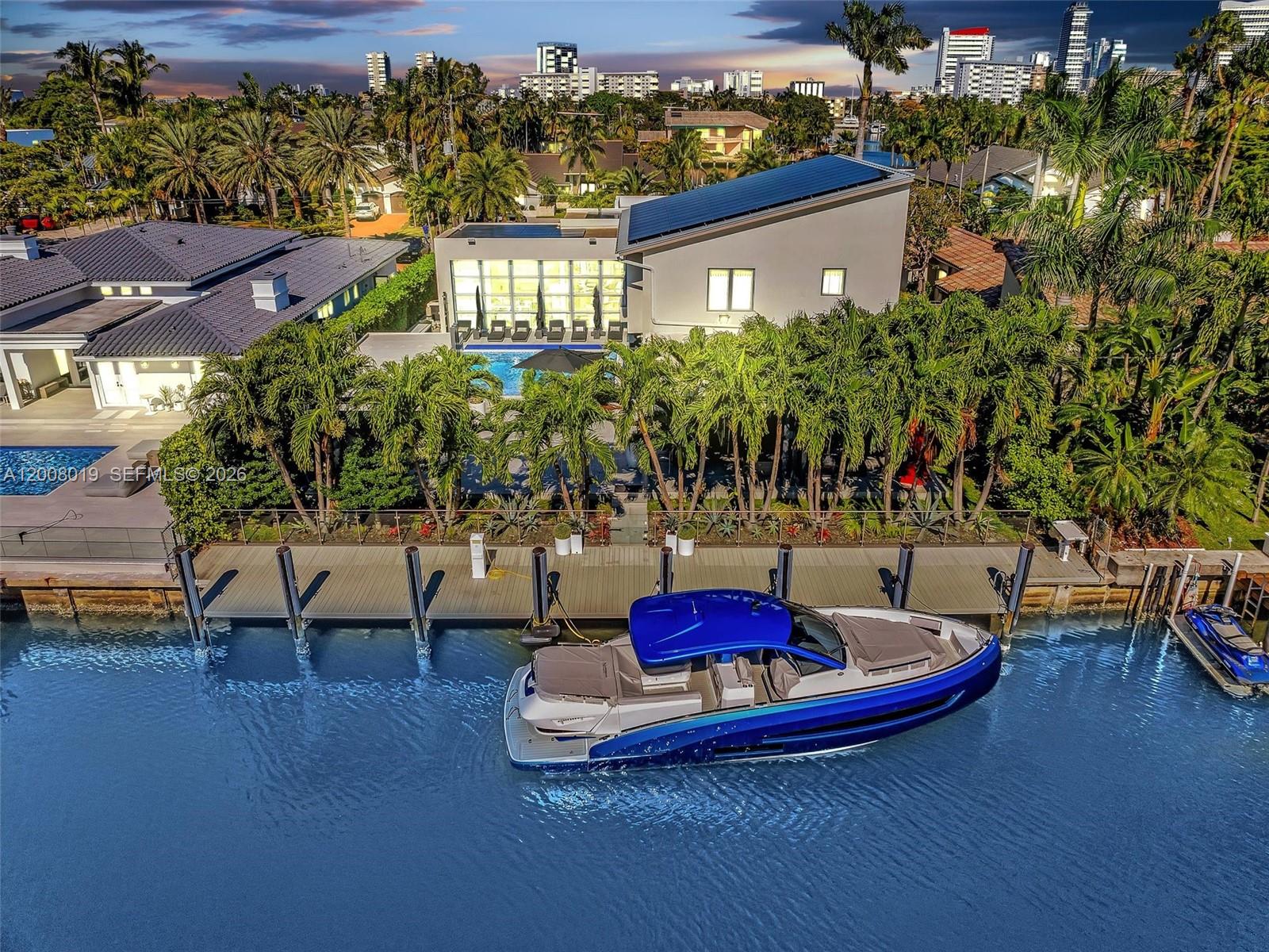 307 Holiday Dr Hallandale Beach, FL 33009