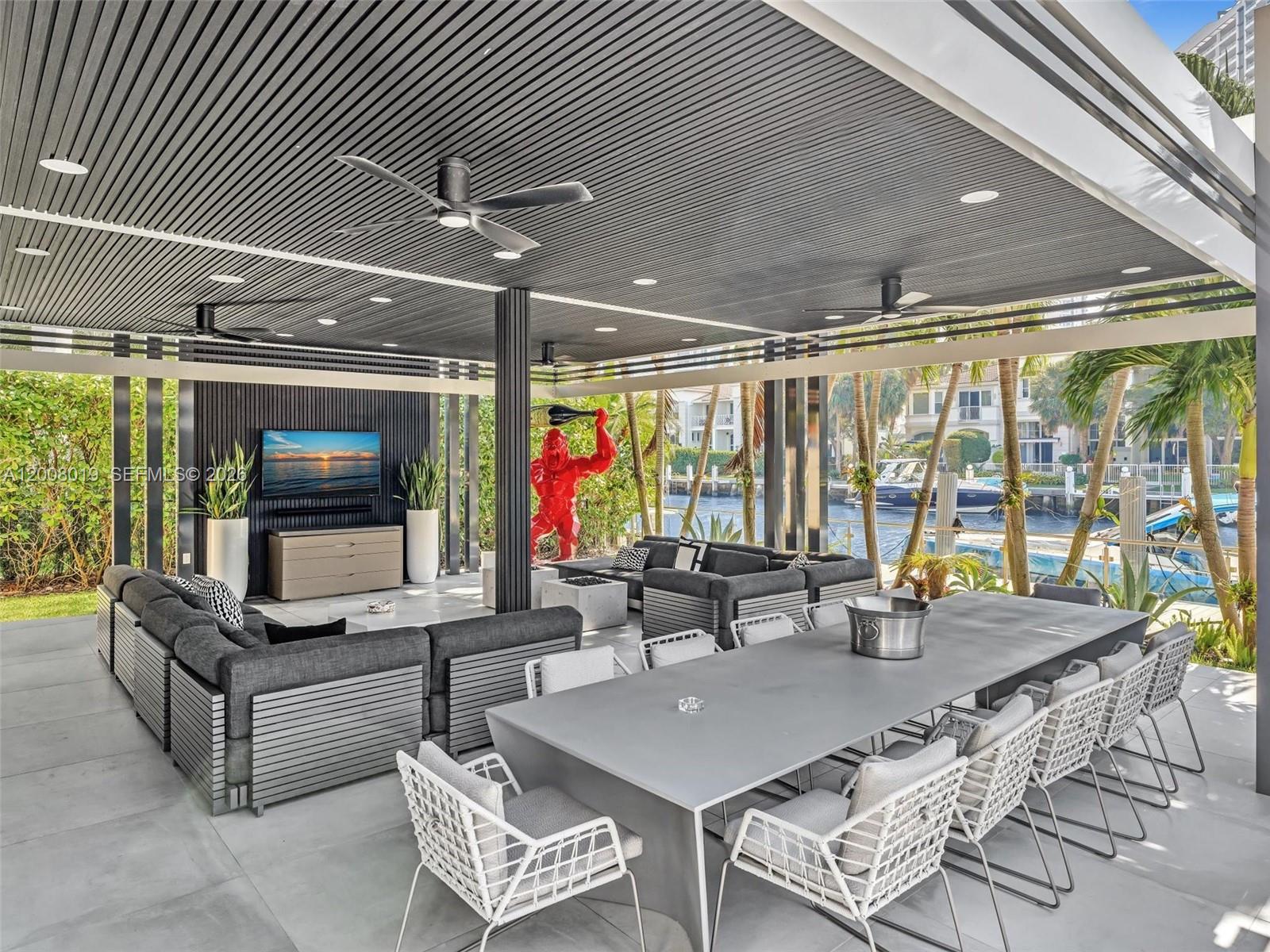 307 Holiday Dr Hallandale Beach, FL 33009