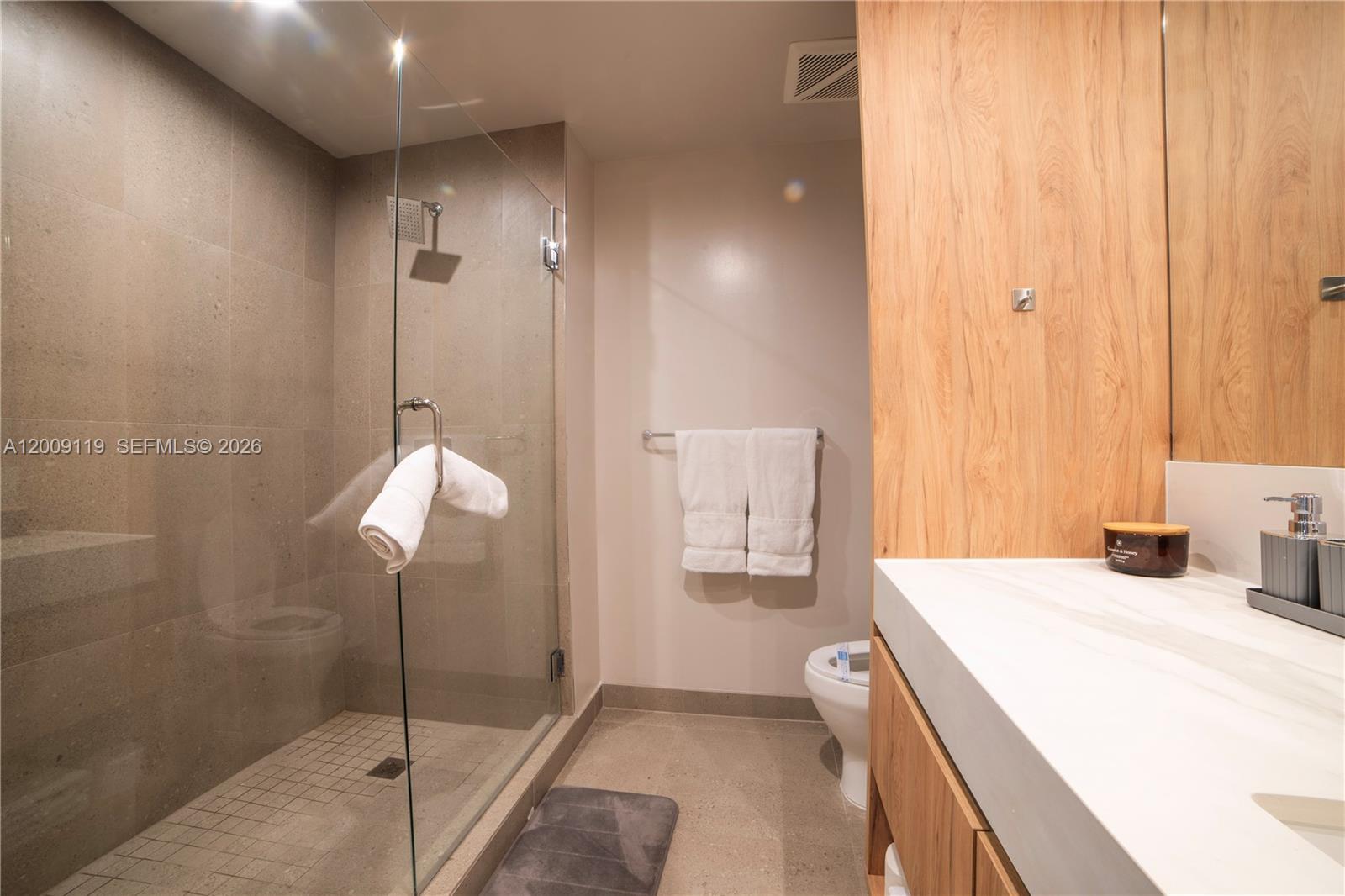 11 NE 6th #1104 Miami, FL 33132