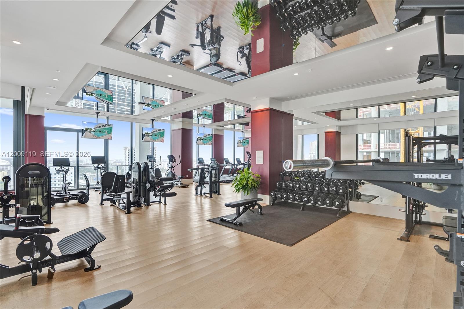 11 NE 6th #1104 Miami, FL 33132