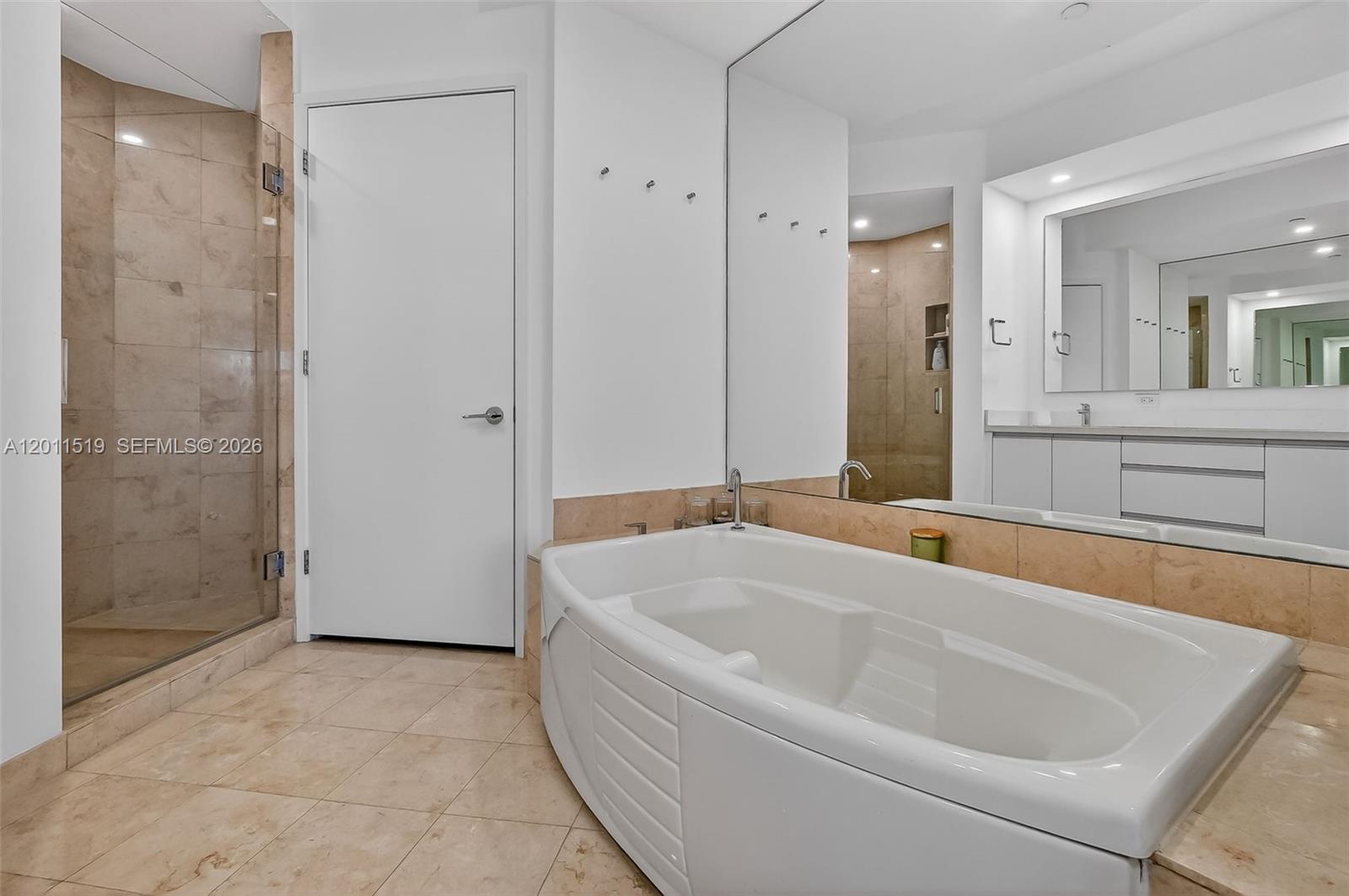 705 Crandon Blvd #506 Key Biscayne, FL 33149