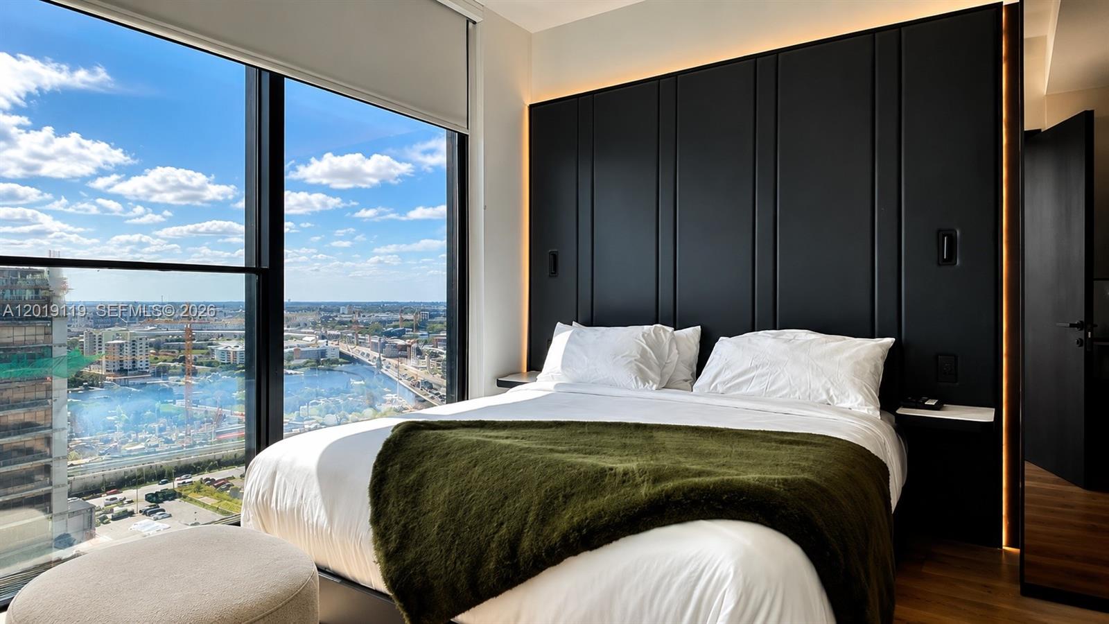 image E11EVEN Hotel & Residences9