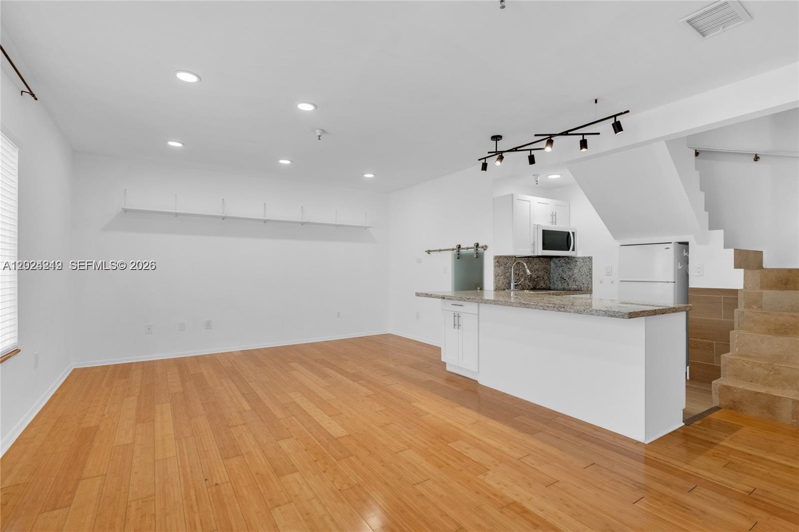 1350 Pennsylvania Ave #207