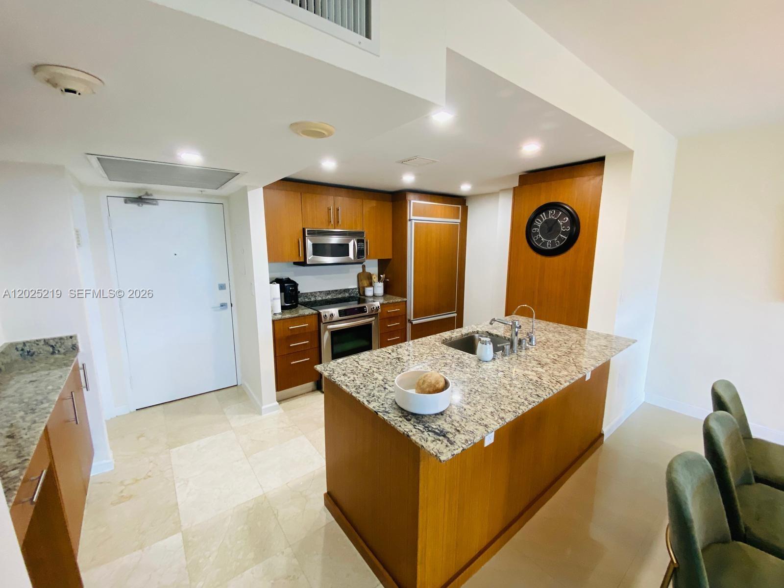 10275 E Collins Ave #324