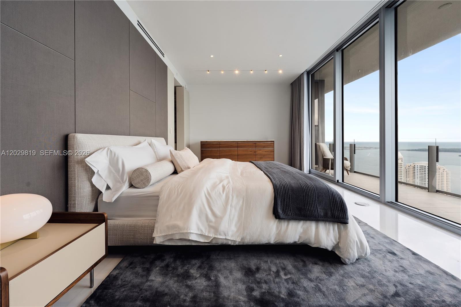 image Aston Martin Residences18