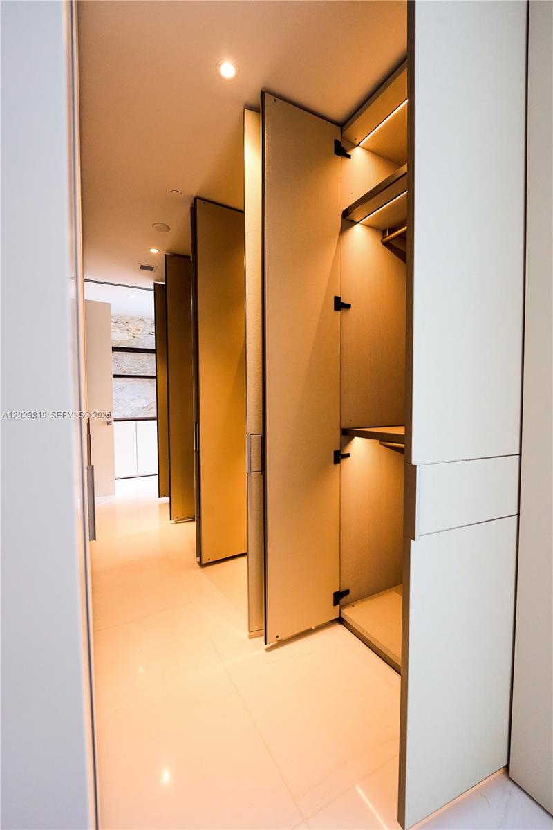 image Aston Martin Residences22