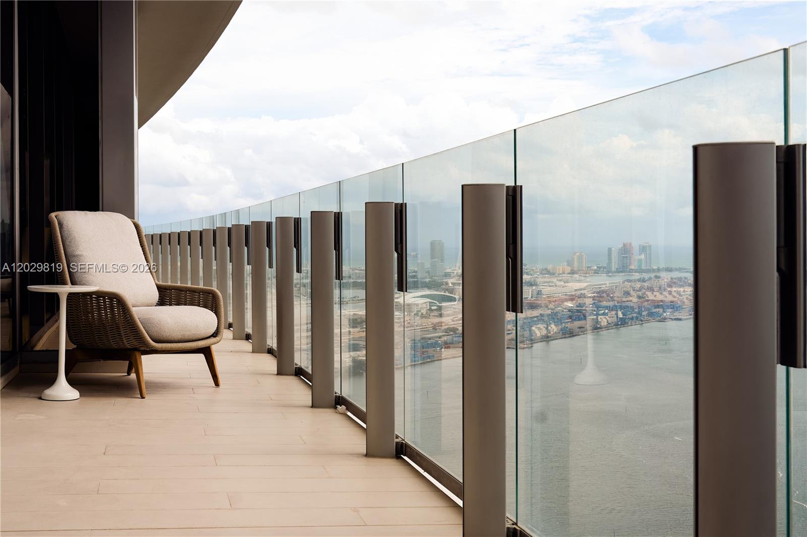 image Aston Martin Residences24