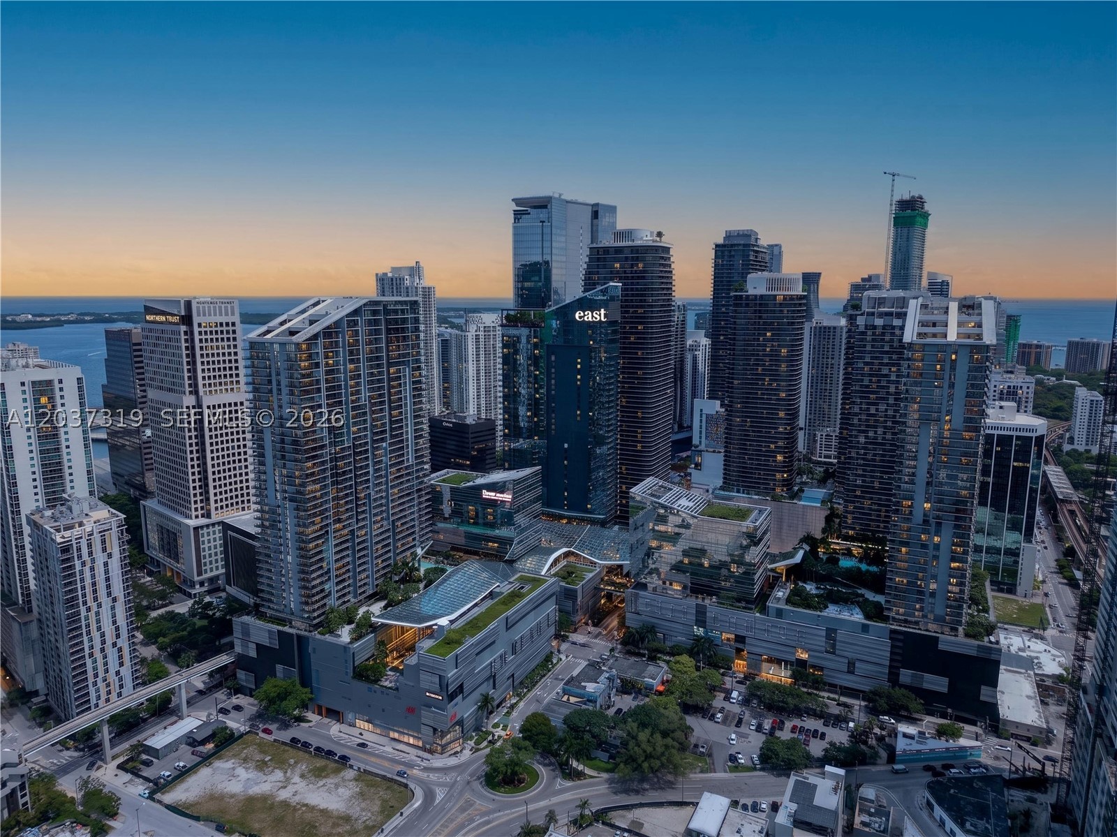 image Reach Brickell City Centre0