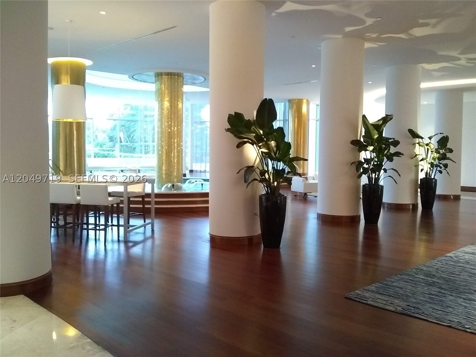 5161 Collins Ave #809