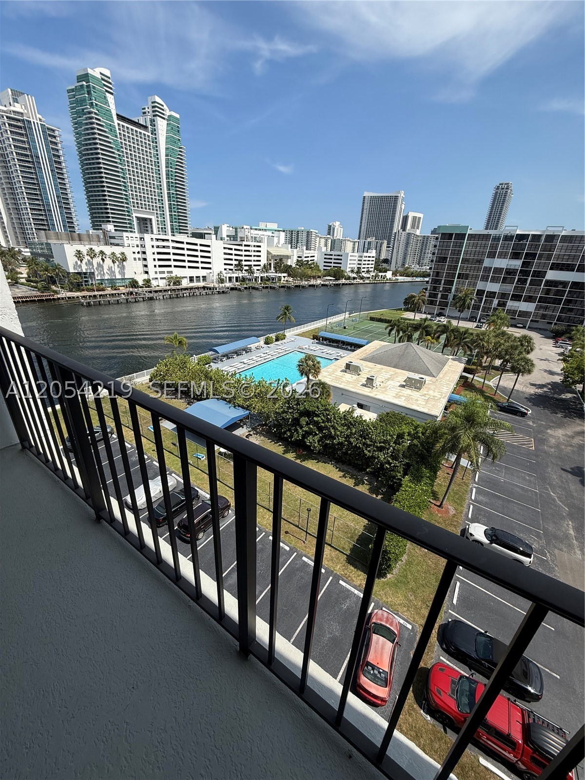 600 Parkview Dr #818