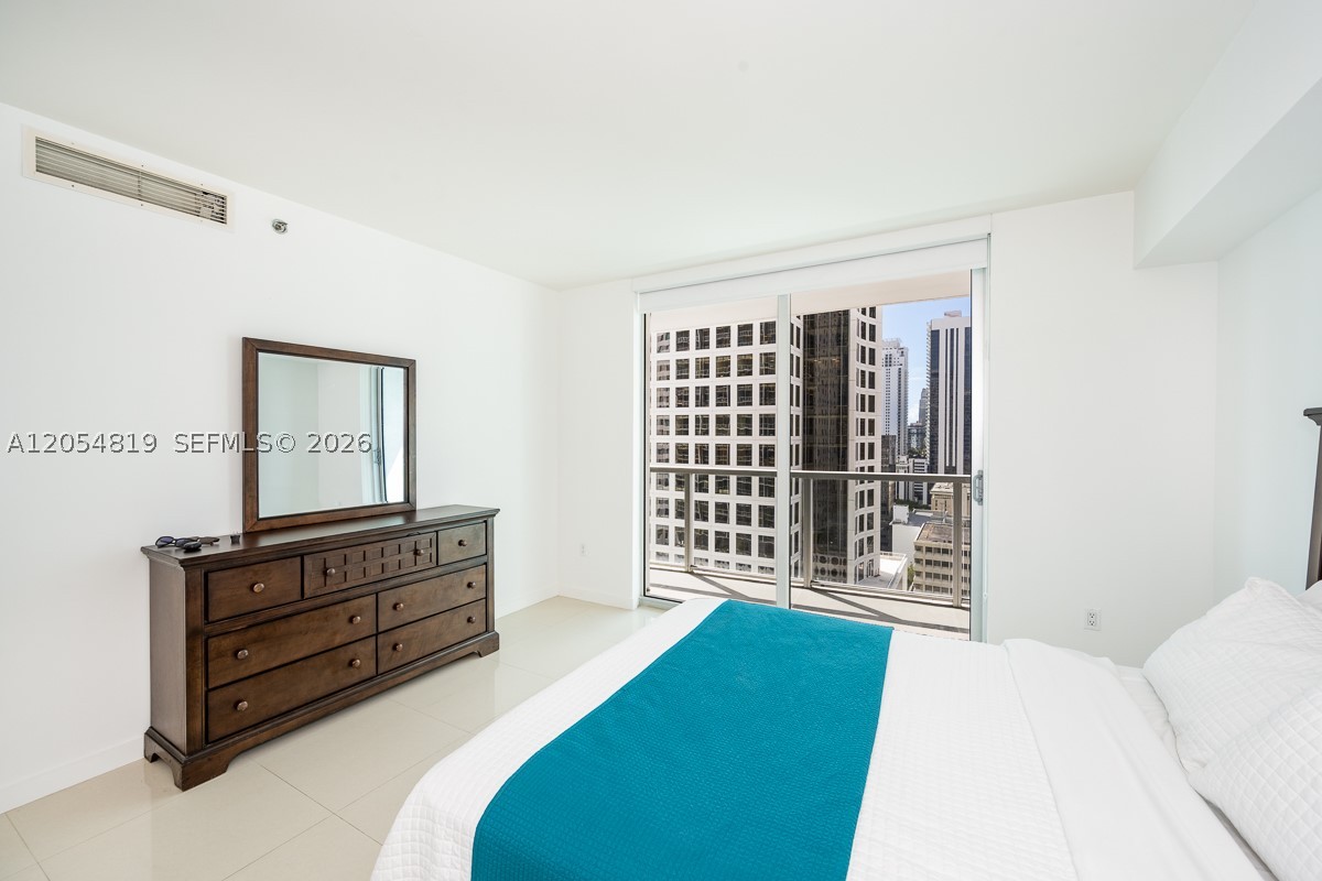 image 500 Brickell West9