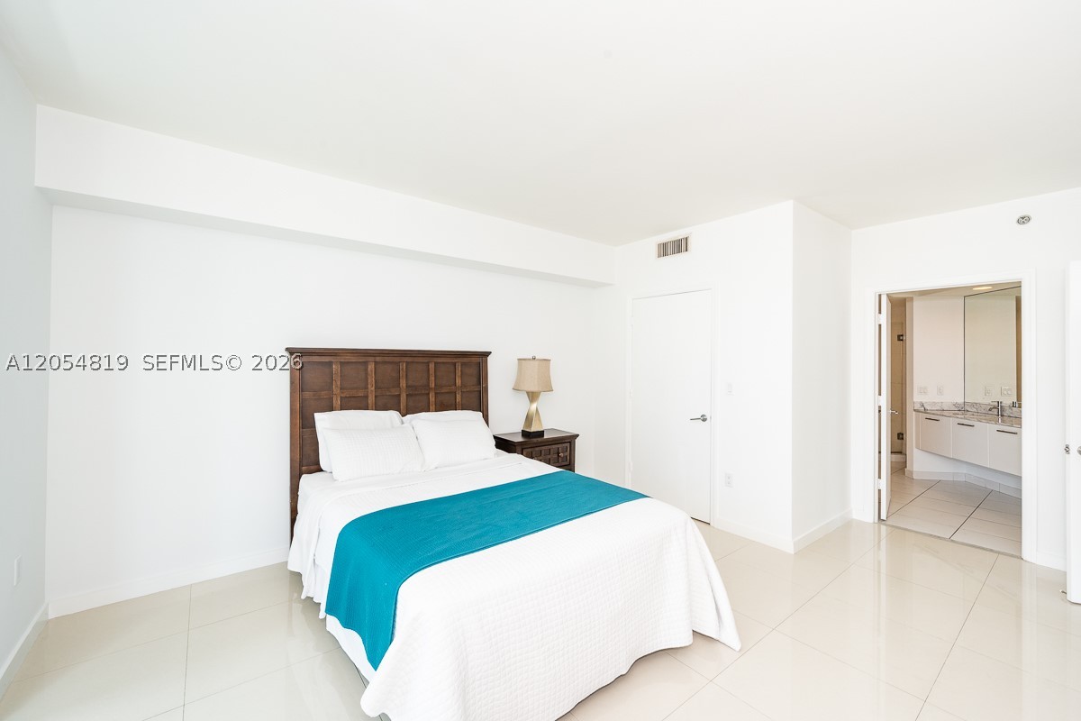 image 500 Brickell West10