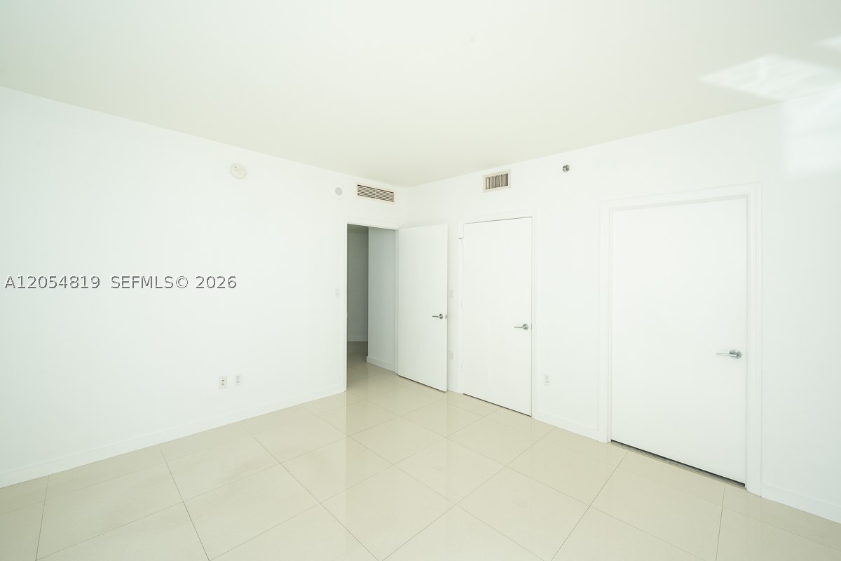 image 500 Brickell West17