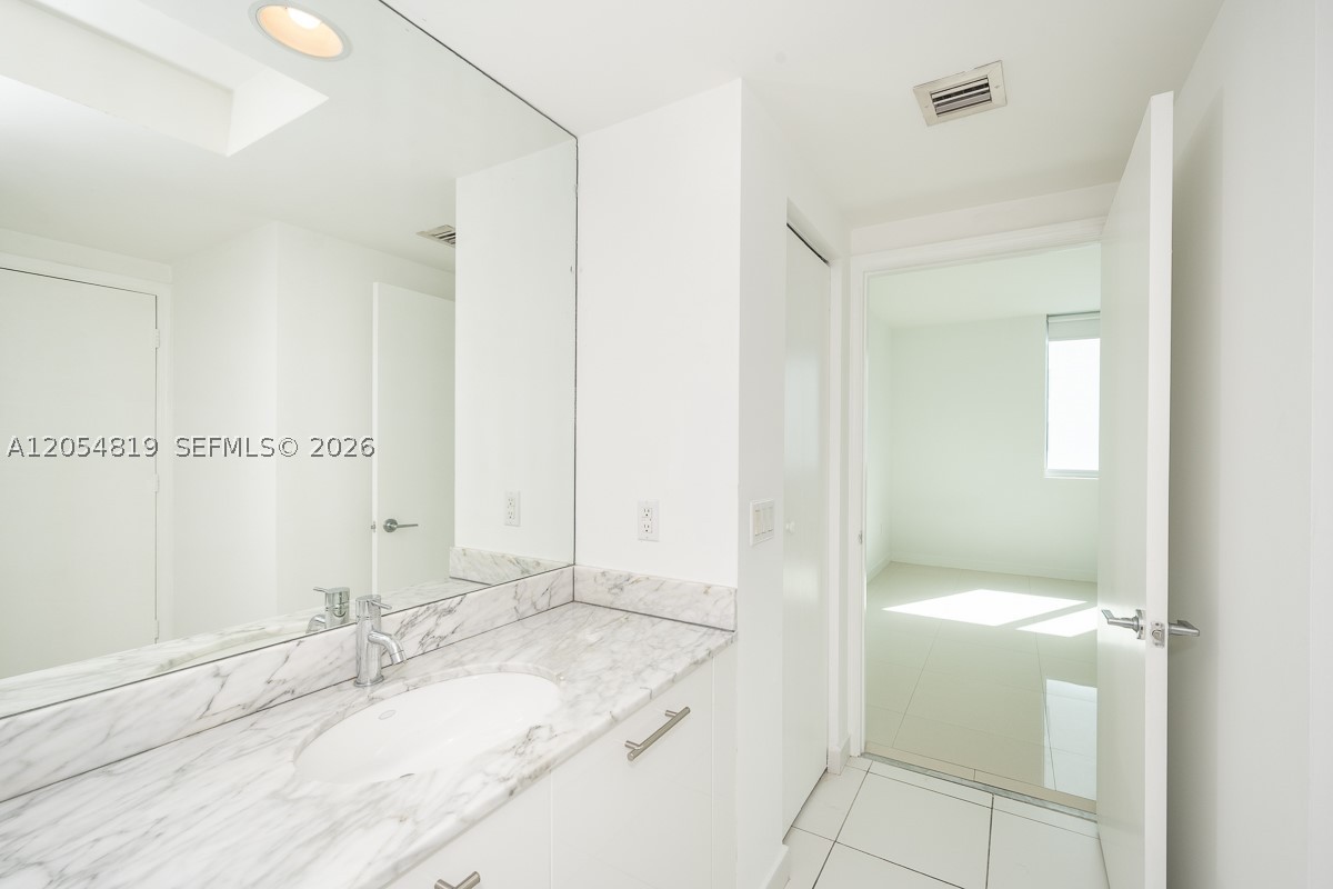 image 500 Brickell West19
