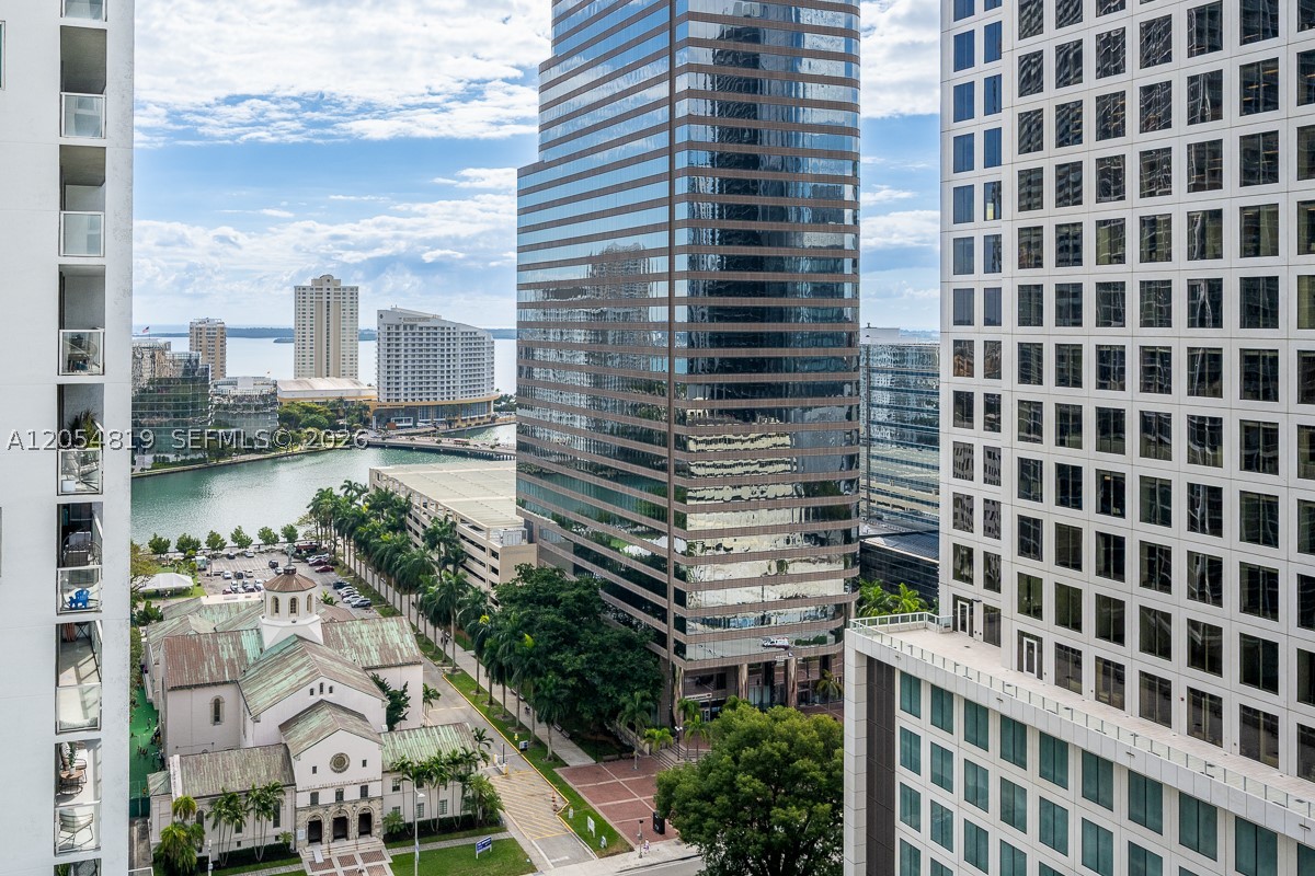 image 500 Brickell West21