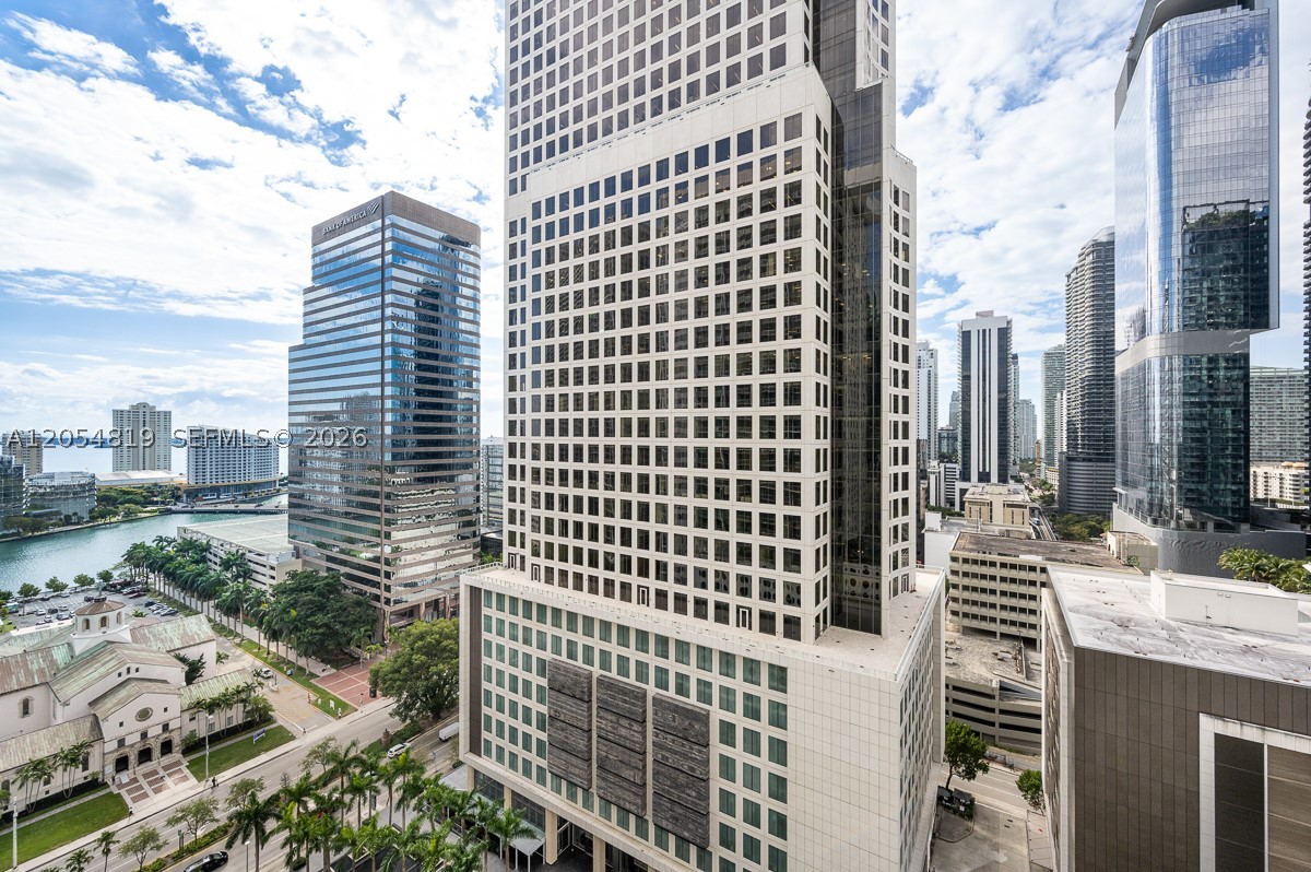 image 500 Brickell West24