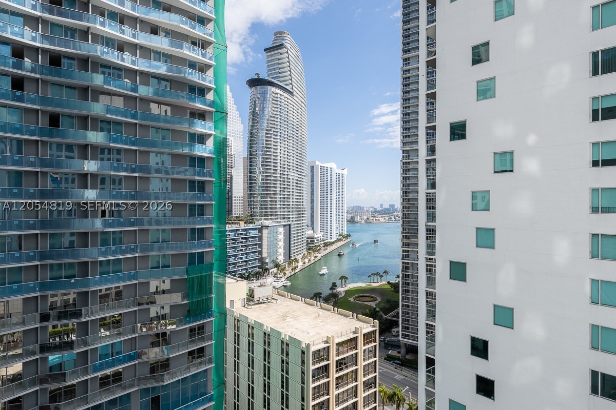 image 500 Brickell West26